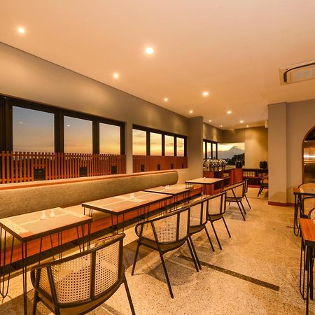 Nata Azana Hotel Solo ภายนอก รูปภาพ