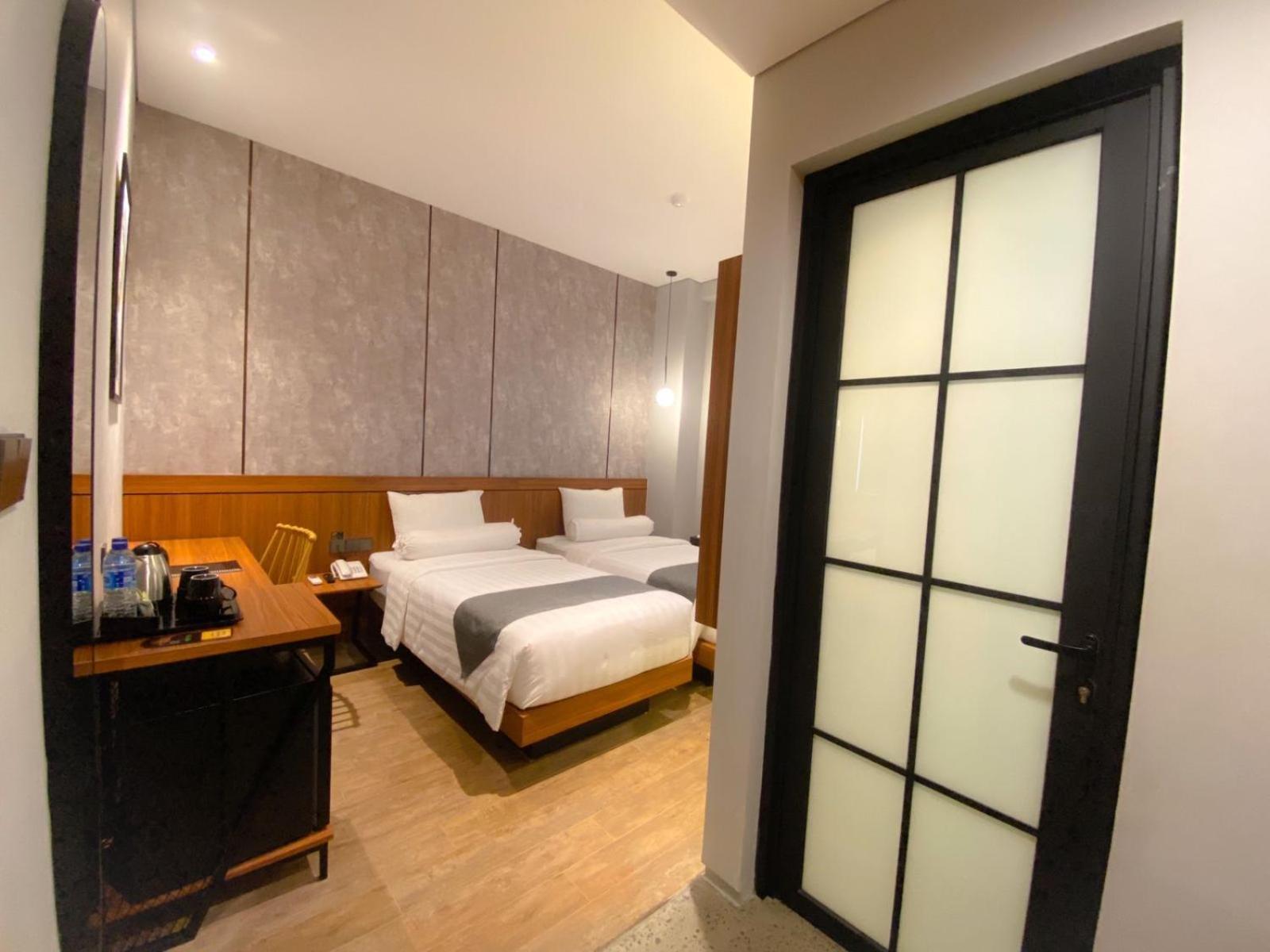Nata Azana Hotel Solo ภายนอก รูปภาพ
